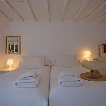 Mykonian Style W Shared Pool 8 & 9